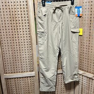 Columbia Woodland Hills Ladies' Roll Up Pant new with tags